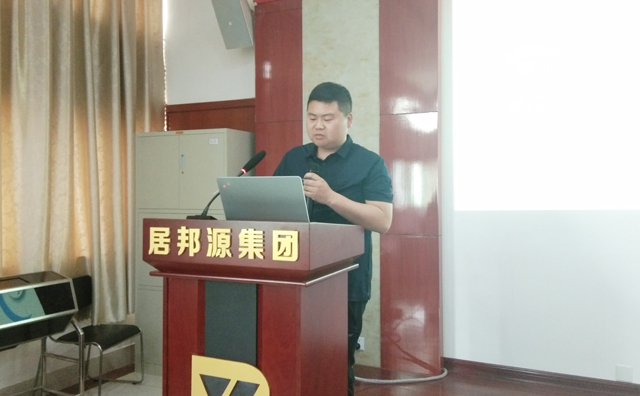 公司王淑龍經(jīng)理分享成功案例，提倡要敢于突破習(xí)慣的思維方式，細(xì)心觀察和揣摩市場(chǎng)，做出異乎尋常的決定，才能有一份驚喜的收獲。